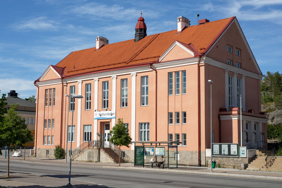 Bild på Kulturskolans rosa fasad