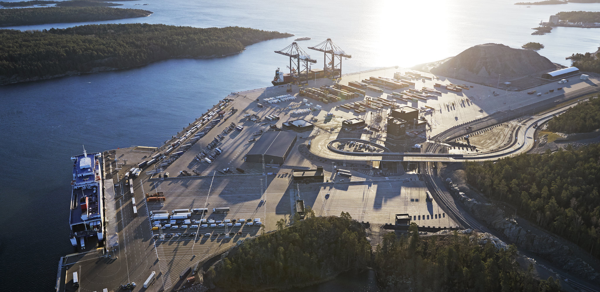Flygbild över Norviks containerhamn